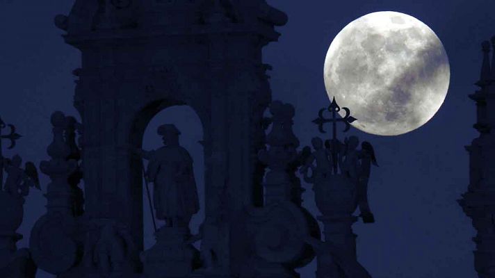 Telediario 1 - El eclipse total de luna permite verla "más grande y luminosa" que nunca