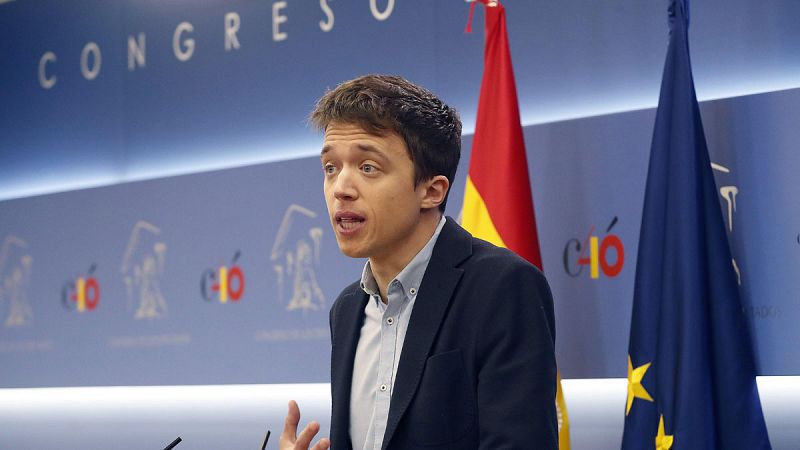 Errejón entrega su acta de diputado de Podemos en el Congreso