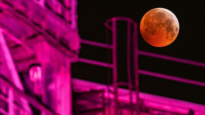 Telediario 1 - Último eclipse de "superluna de sangre" hasta 2022