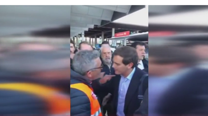 Telediario 1 - Un grupo de taxistas increpa a Albert Rivera