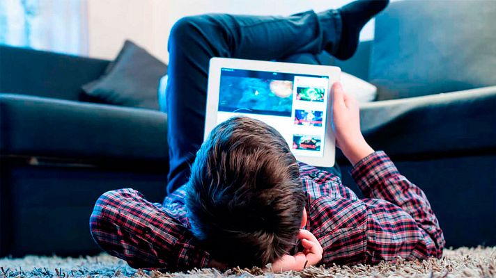 Telediario 1 - Nueve de cada diez adolescentes españoles tienen perfil propio en redes sociales