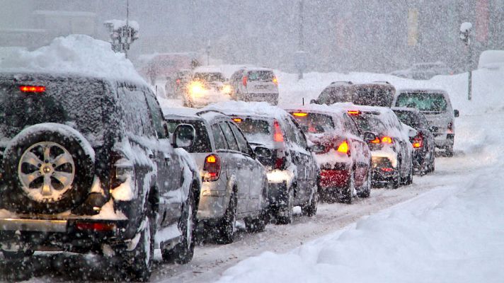 Nevadas en el extremo norte peninsular y en los sistemas Central, Ibérico y Penibético