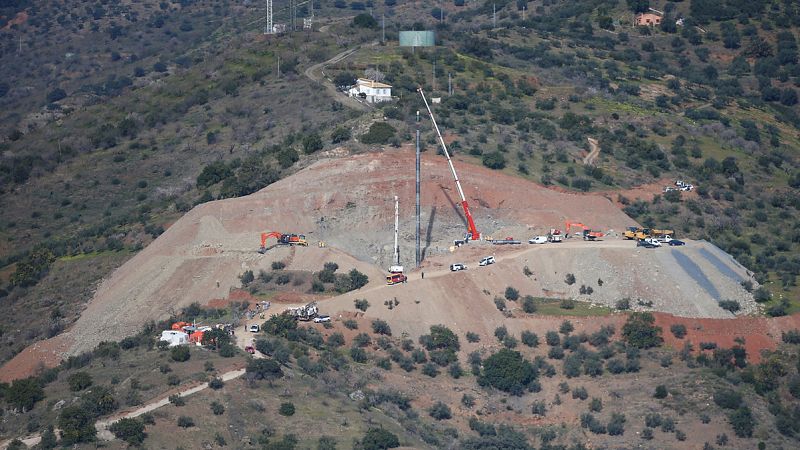 Los equipos de rescate de Julen completan la perforación del pozo y comprueban el encamisado