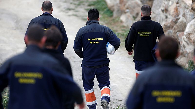 Los especialistas en salvamento minero bajarán con un equipo de casi 15 kilos para abrir el túnel hasta Julen