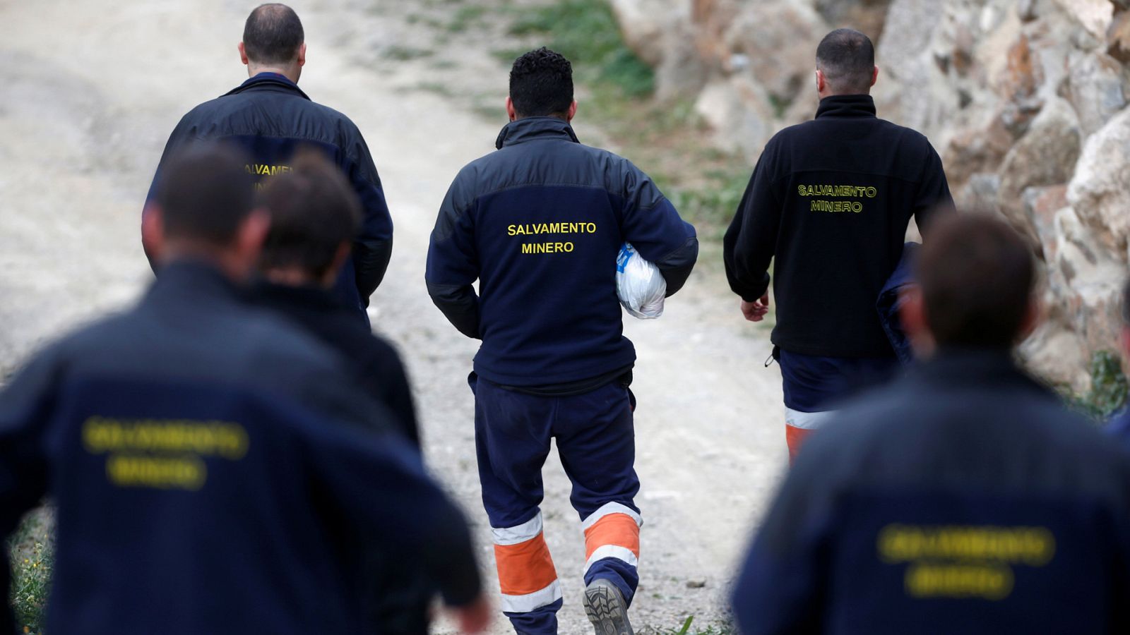 Los especialistas en salvamento minero bajarán con un equipo de casi 15 kilos para abrir el túnel hasta Julen