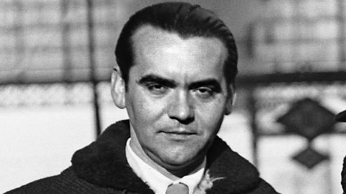 Telediario 1 - Descartan restos humanos en el parque donde se situaba la fosa de Lorca