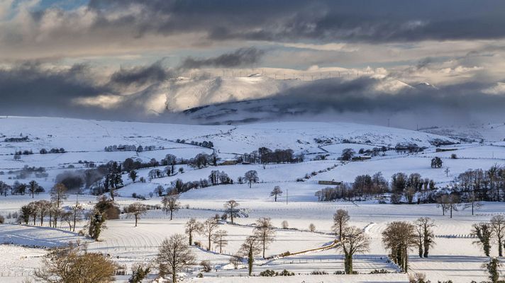 Nevadas importantes en amplias zonas de la mitad norte de la Península