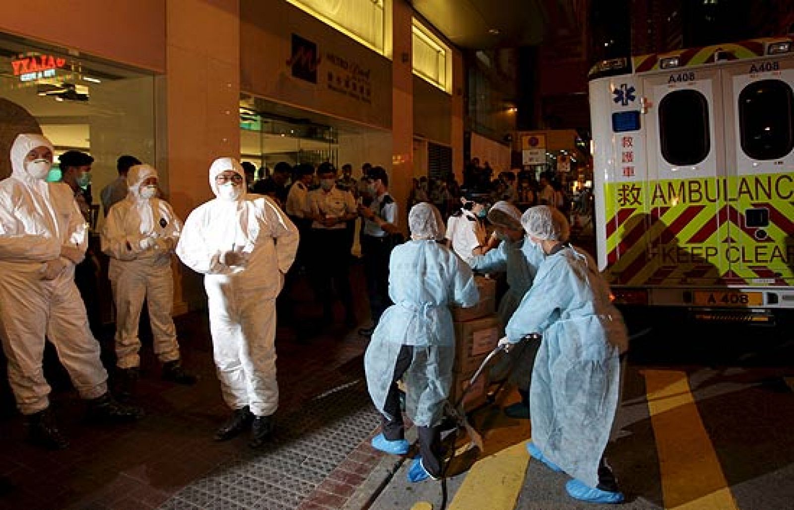 El virus de la gripe A ha llegado de México al extremo oriente con la aparición en las últimas horas de sendos casos en Hong Kong y Corea del Sur. En ambos casos, las autoridades han impuesto fuertes restricciones para impedir el contagio.  