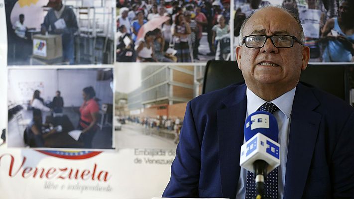 Los desayunos - El embajador de Venezuela en España culpa a Donald Trump de "estar detras" del "golpe de Estado"
