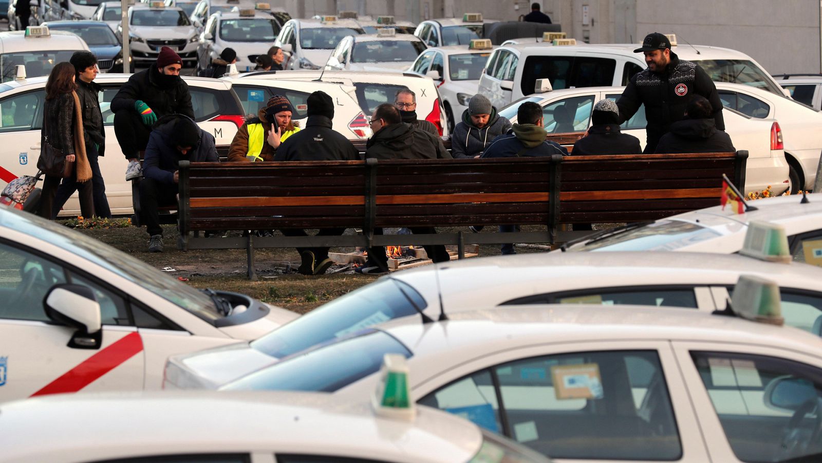 Informativo 24h: Los taxistas se plantean intensificar las protestas | RTVE Play