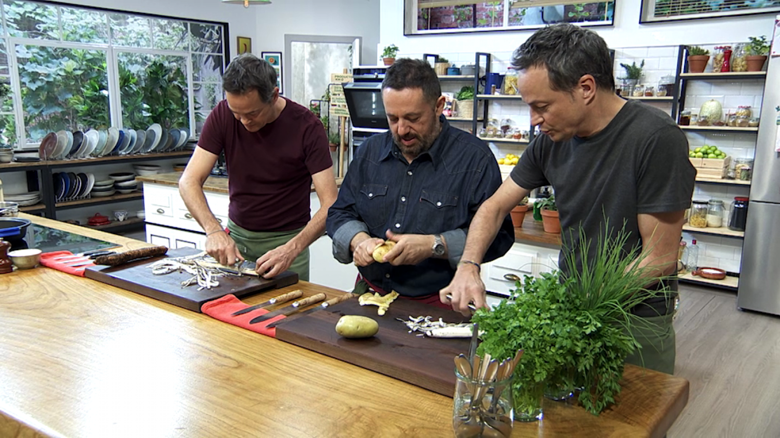 Torres en la cocina - Chuletas de cerdo en salsa y peras a la sangría - ver ahora