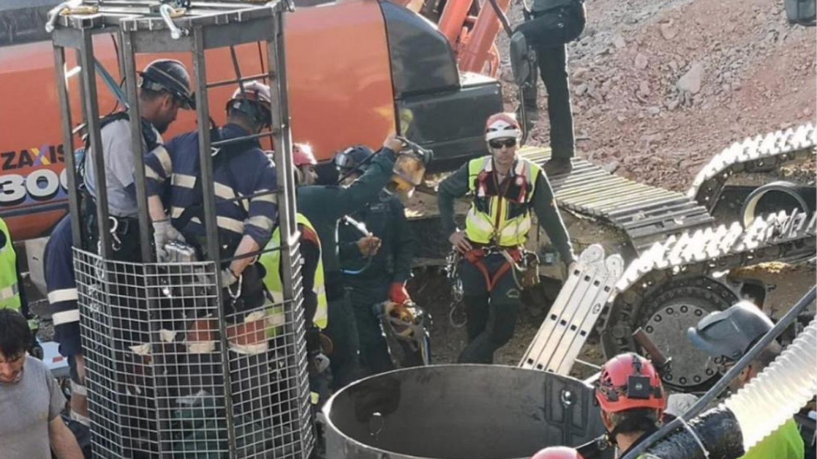 Un total de 26 efectivos intervienen en la fase final del rescate para excavar la galería hasta Julen