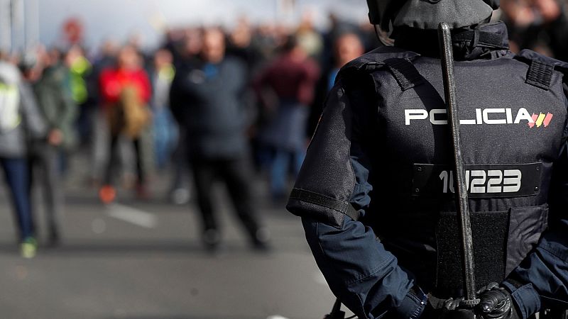 Catorce heridos y dos detenidos en las protestas de los taxistas en Madrid