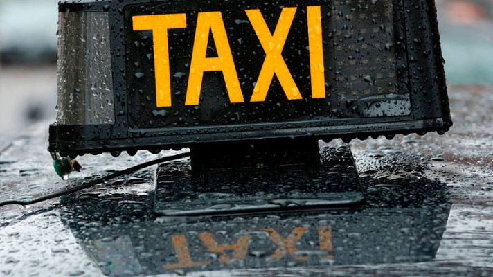 Telediario 1 - Los VTC creen que el decreto les expulsa de Barcelona