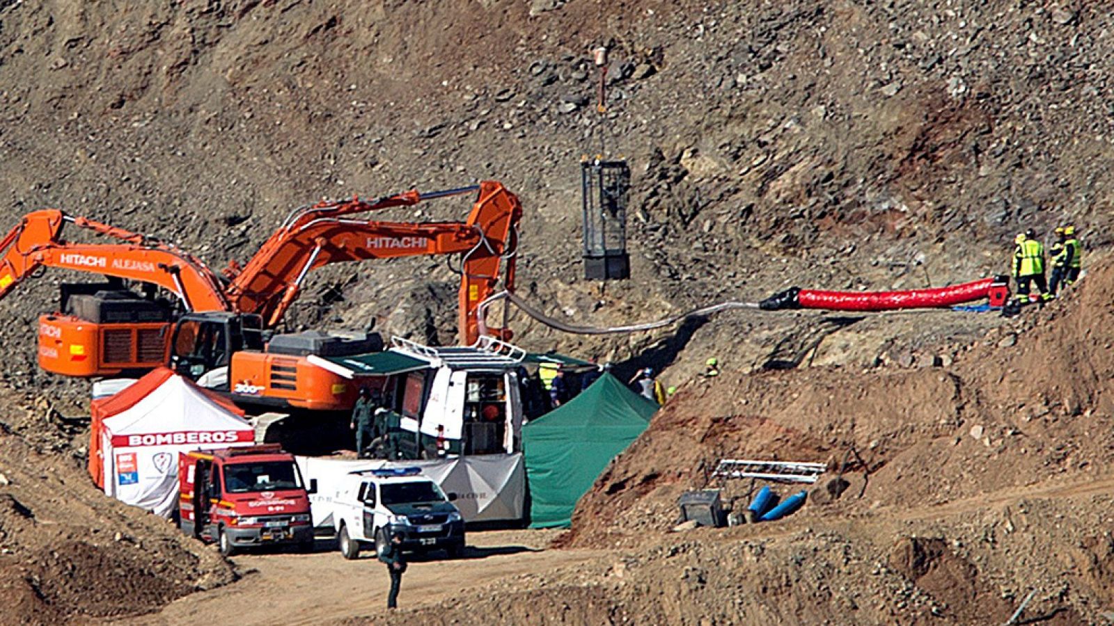 La galeria horizontal alcanza el metro y medio y se ejecutan tres microvoladuras
