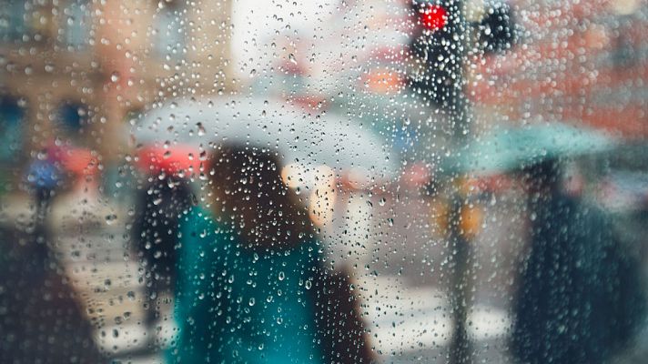 Lluvias que podrían ser localmente persistentes en el Cantábrico oriental