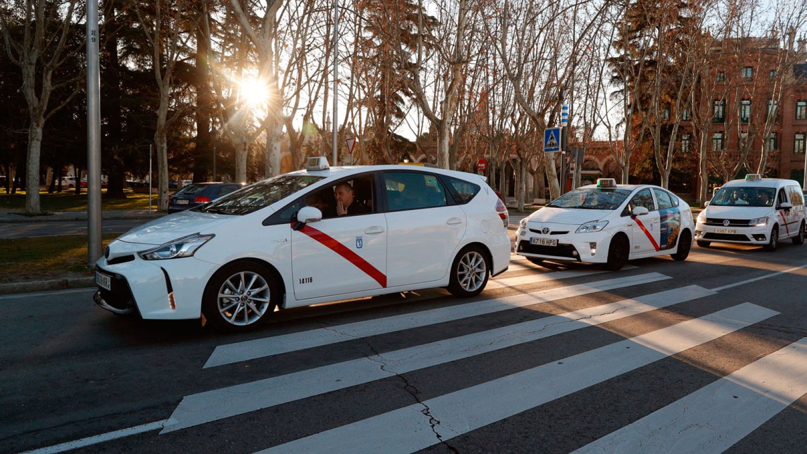 Los taxistas ven "insuficiente" el preacuerdo y siguen en huelga indefinida