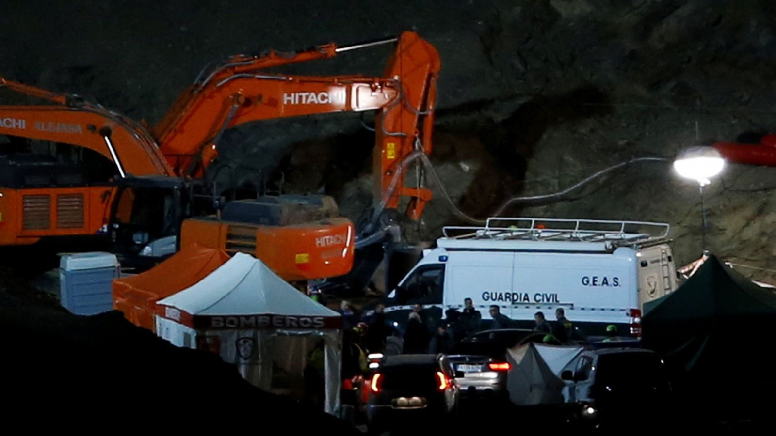 Abandona Totalán el furgón funerario con los restos mortales de Julen