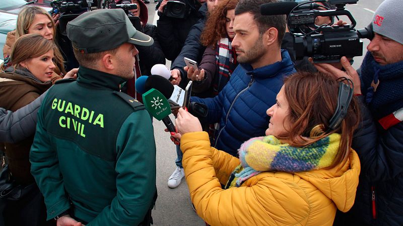 Dos de los especialistas de la Guardia Civil que han participado en el rescate del peque�o Julen relatan sus reacciones tras encontrar sin vida al ni�o. "Nos vinimos todos ha abajo, ha relatado uno de los agentes. Adem�s, afirman que "han sido moment