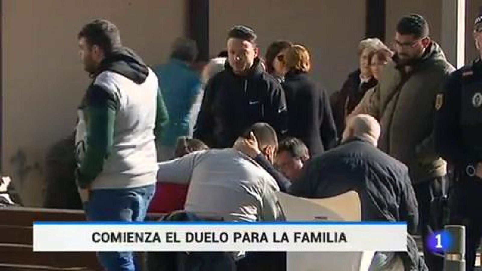 Los padres del pequeño Julen, Victoria y José, han pasado las primeras horas después de conocer la muerte del pequeño arropados por familiares, amigos y vecinos