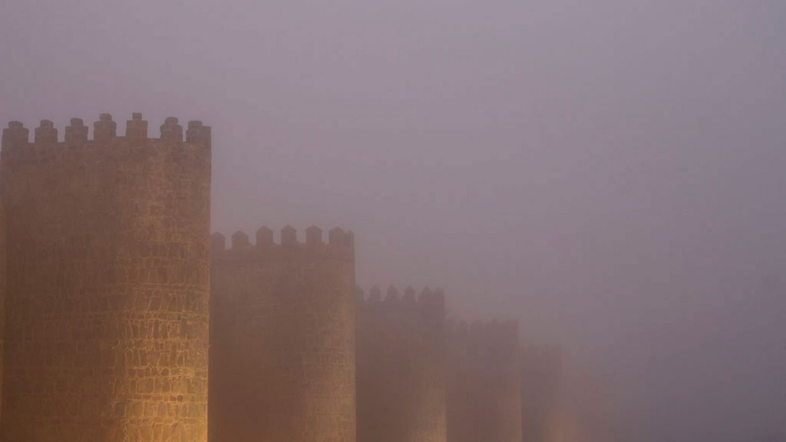 El tiempo: La niebla, el viento y el oleaje afectan a siete  provincias del centro y del este de España | RTVE Play