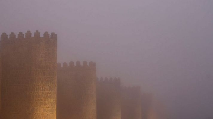 La niebla, el viento y el oleaje afectan a siete  provincias del centro y del este de España