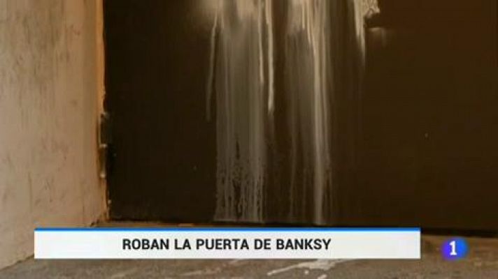Telediario 1 - Roban de la sala Bataclan una obra en homenaje a las víctimas del 13-N atribuida a Banksy