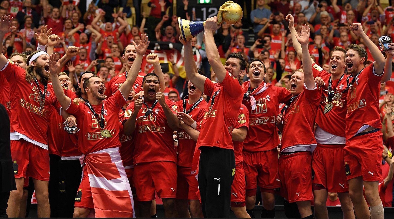 La selección danesa ha conquistado su primer mundial de balonmano al derrotar con claridad a Noruega por 31-22.