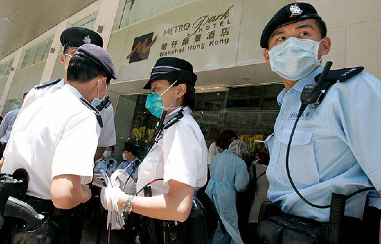 Cinco españoles aislados en un hotel de Hong Kong | Ver