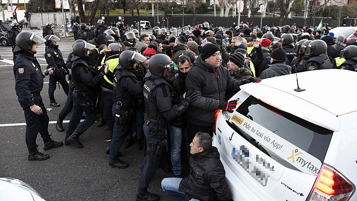 Desalojan a los taxistas de la Castellana