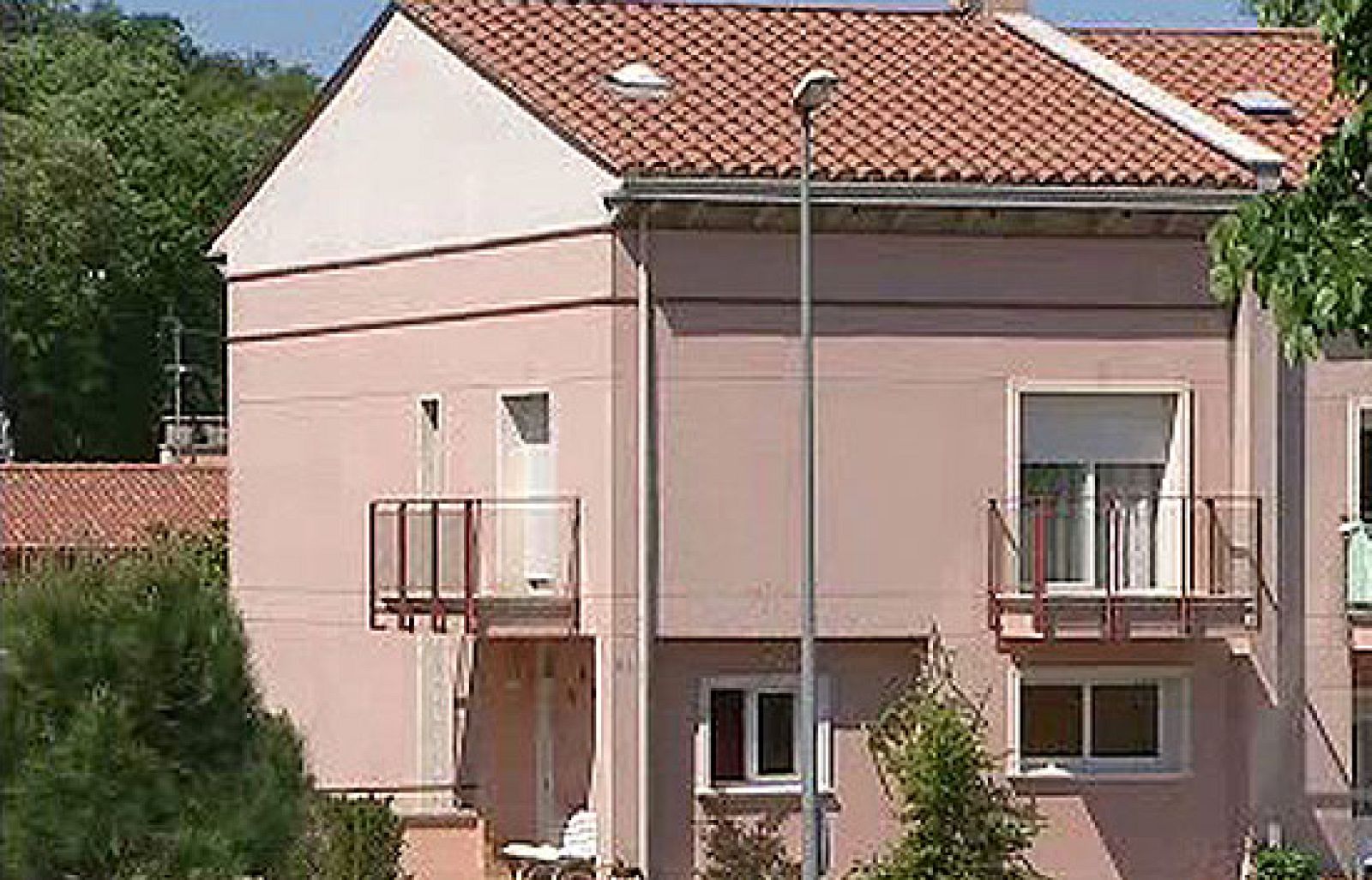 Una familia afectada por la gripe permanece aislada en su casa de Girona. 