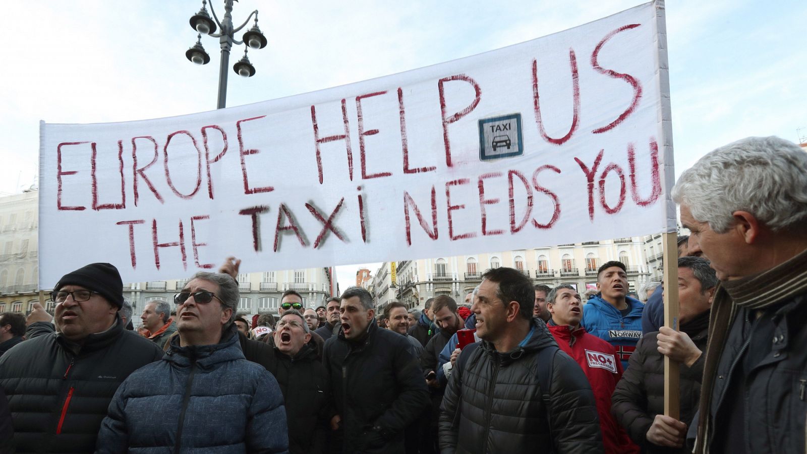 Telediario 1: Los taxistas deciden seguir con la huelga | RTVE Play