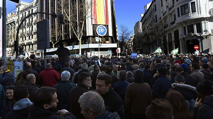 Informativo 24h - Los taxistas se dirigen a la sede del PP, tras manifestarse ante UGT