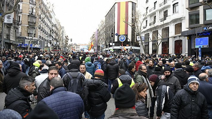 Informativo 24h - Los taxistas protestan ante el PP