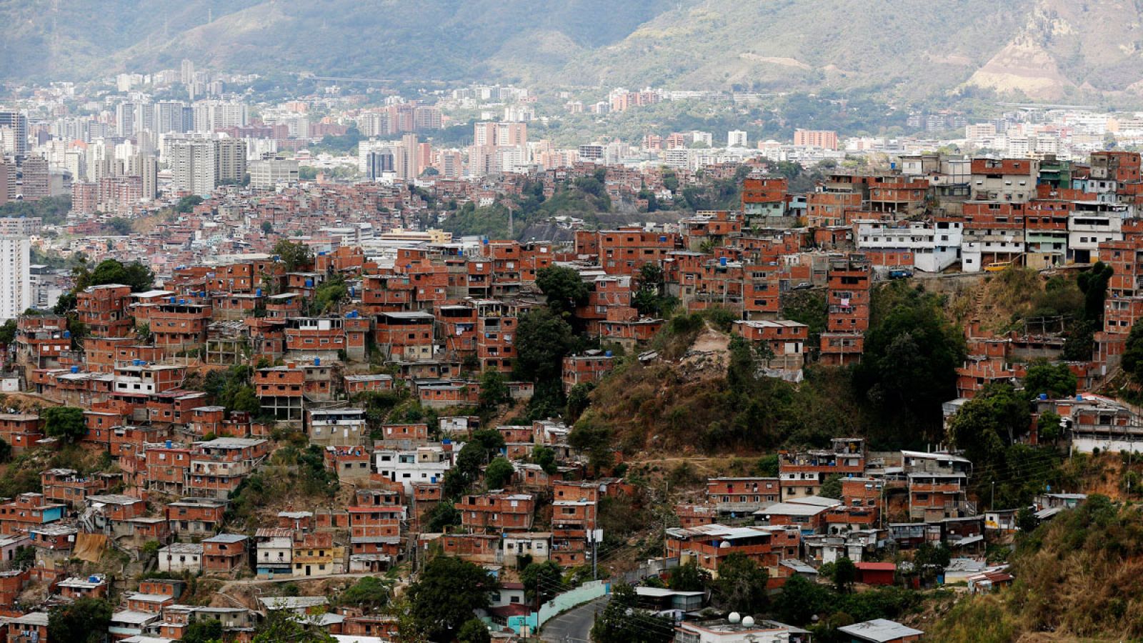 Telediario 1: Un barrio chavista de Caracas, contra Maduro | RTVE Play