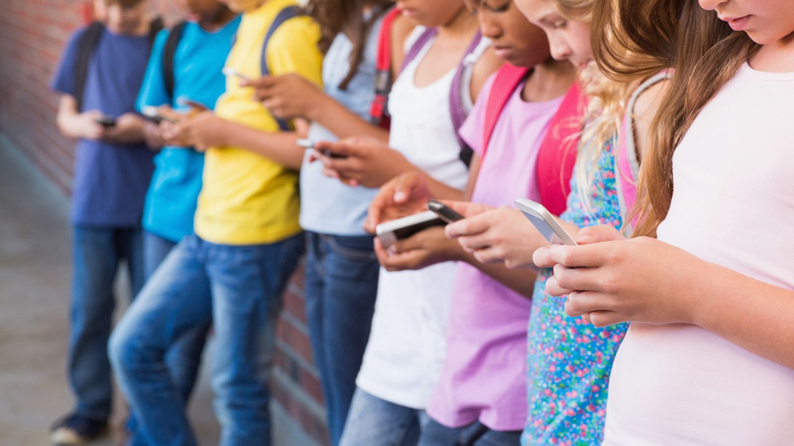 La mitad de los anuncios de juegos y apuestas por Internet se emiten en las televisiones en  horario infantil | Ver