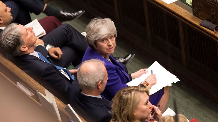 Telediario 1 - En el futuro del 'Brexit', May barajaría "hasta tres alternativas" para evitar una frontera física en Irlanda