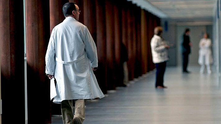 Telediario 1 - Castilla y León da marcha atrás y estudiará alternativas a la contratación de médicos sin MIR