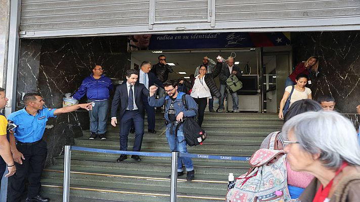 Telediario 1 - Venezuela libera a los tres periodistas de EFE y a su chófer