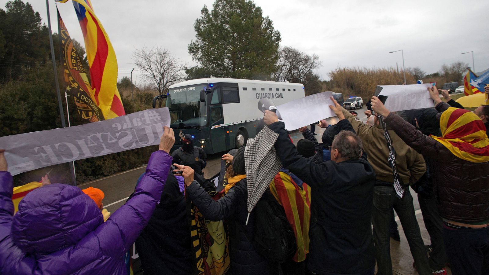 Los líderes independentistas presos son trasladados desde las cárceles catalanas hacia Madrid