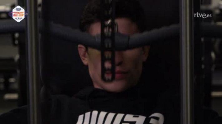 Motociclismo - Márquez rueda en una minimoto antes de los test de Sepang