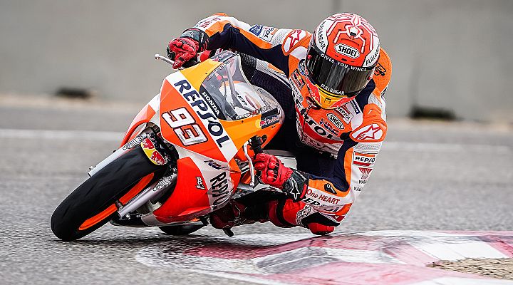 Motociclismo - Márquez rueda en una minimoto antes de los test de Sepang