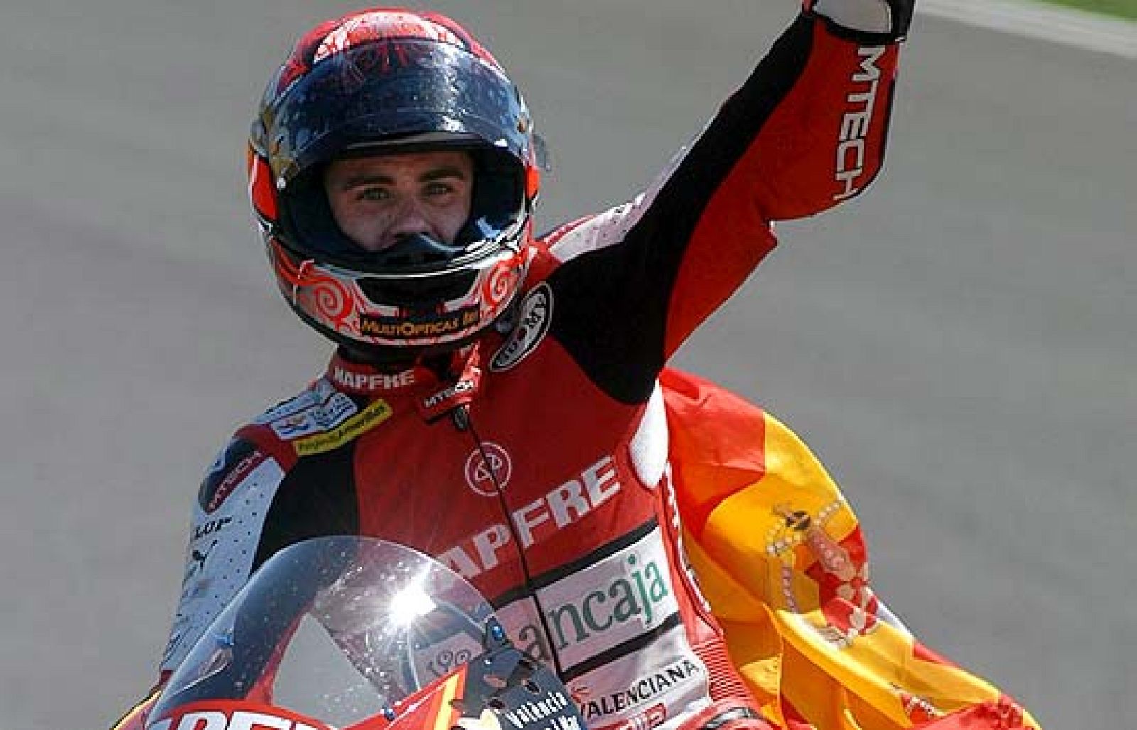 Hiroshi Aoyama ha sido el vencedor de 250, por delante de Álvaro Bautista y Simoncelli. En 125, Bradley Smith ha quedado por delante de Gadea y Marc Márquez.
