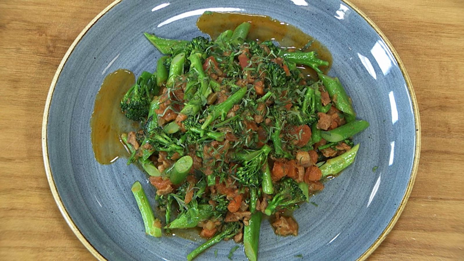 Torres en la cocina - Bimi con boloñesa de picadillo