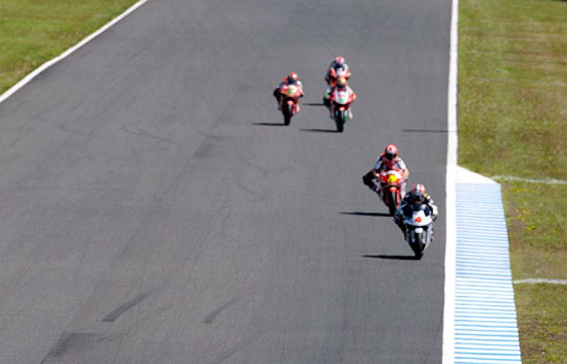  El equipo de 'MotoGP Club' analiza el polémico adelantamiento de Marco Simoncelli a Héctor Barberá.