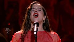 Rosalía sorprende en los Goya reinterpretando a Los Chunguitos