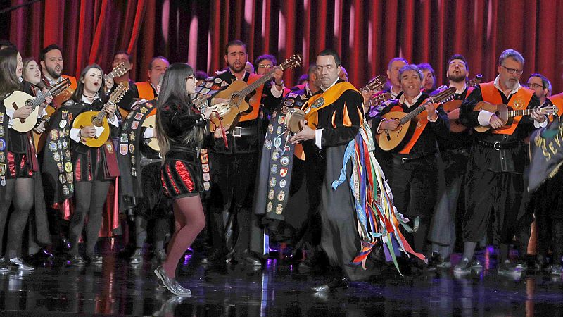 La tuna, una charanga y una batucada realzan la entrega de los premios Goya a los cortos