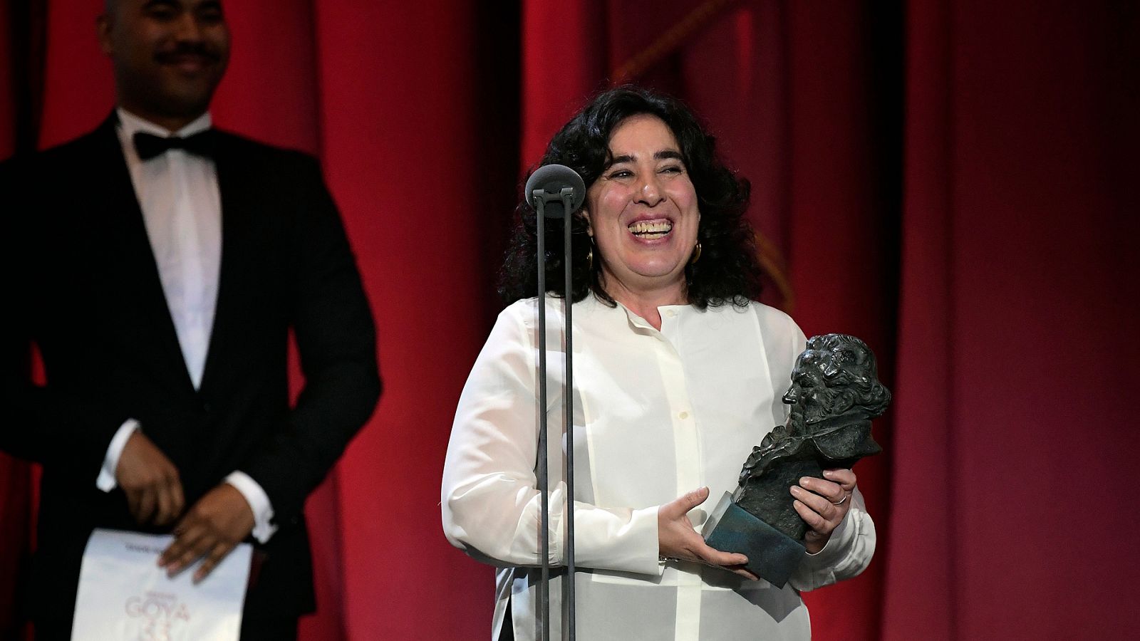 Premios Goya - Arantxa Etxevarría, premio a la Mejor dirección novel por 'Carmen y Lola' - RTVE.es