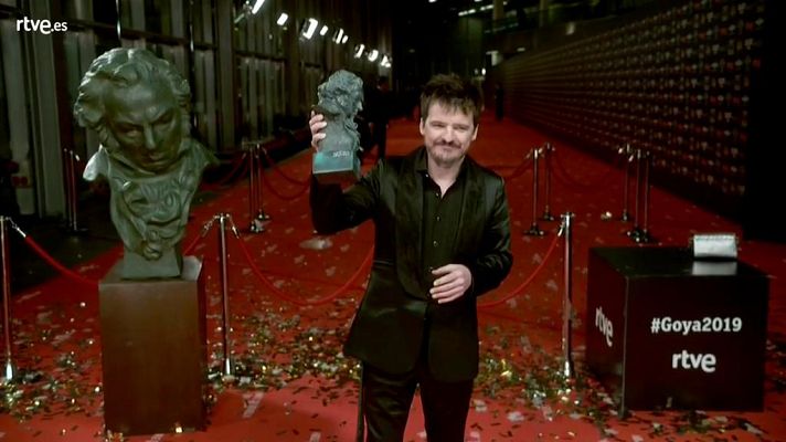 Premios Goya - Coque Malla, mejor canción original, en la cámara glamur