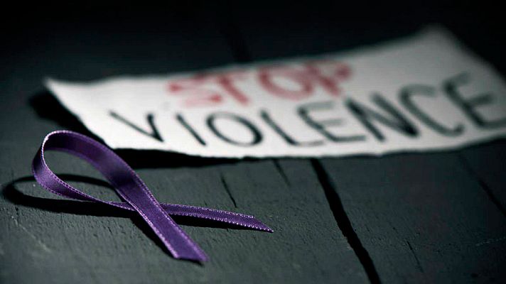 Telediario 1 - Detenidos varios hombres por una agresión sexual a una joven de 18 años en Sabadell